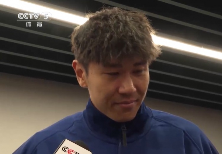 鐵漢柔情！三鎮(zhèn)球員劉奕鳴探望患病小球迷時(shí)哽咽
