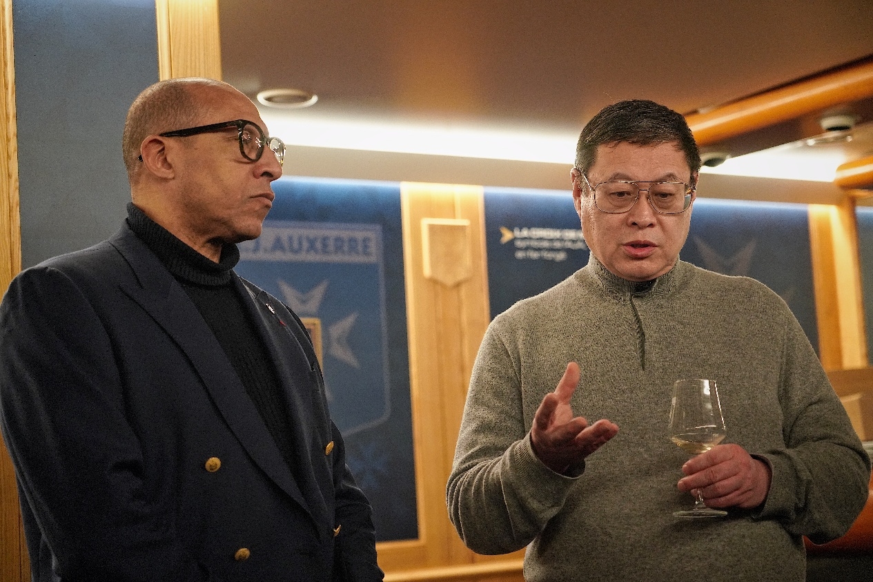 法國足協(xié)主席迪亞洛做客歐塞爾，并與董事會主席周云杰會晤