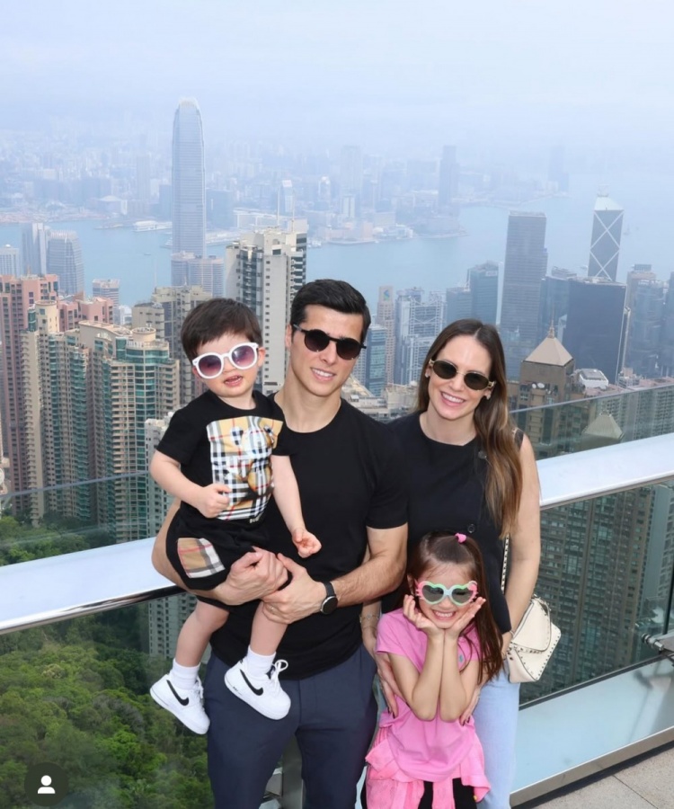 特謝拉帶家人赴中國香港過周末，陳晉一留言：這是個好地方