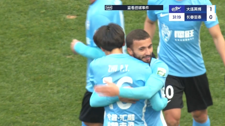19歲朱鵬宇中超處子球！大連英博1-0領(lǐng)先長(zhǎng)春亞泰，馬萊萊助攻