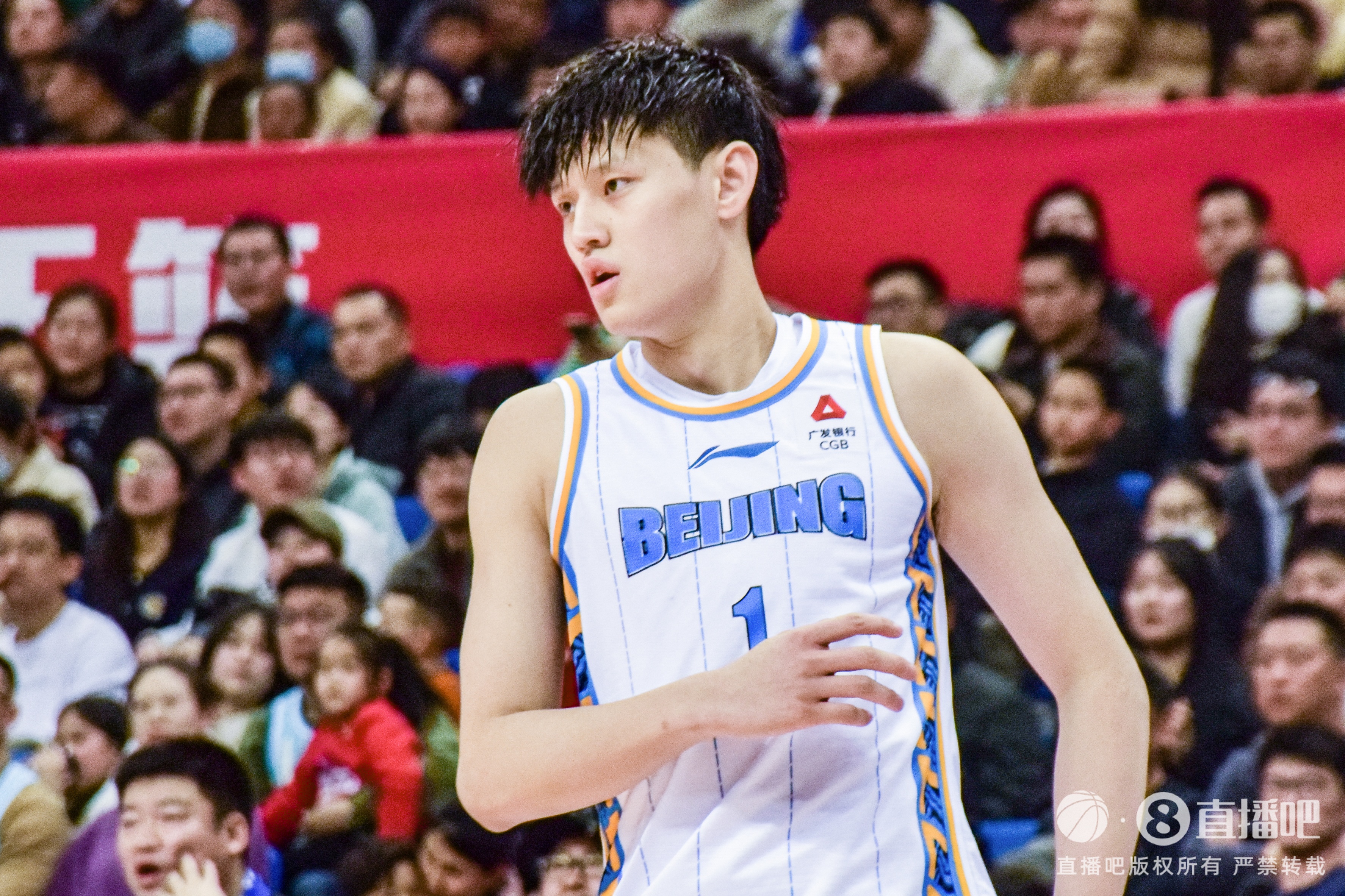越打越好！曾凡博半場攻防亮眼 7中5貢獻12分2板2助1血帽1壓哨