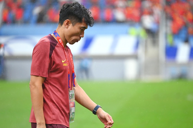 滬媒：單后腰讓國足防守承受更大壓力，若鄭智沒退役或能勝任