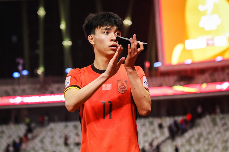 期待首秀！18歲王鈺棟入選中澳戰(zhàn)名單&穿11號，首進國足正賽名單