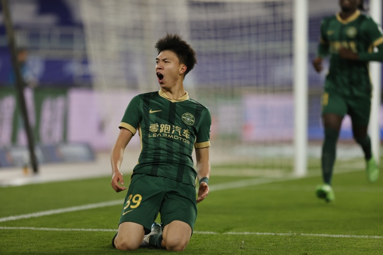 津媒：王鈺棟等多名小將嶄露頭角，必然能推動更多年輕球員登場